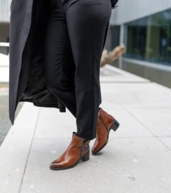 Botas Misha CWT Castanho