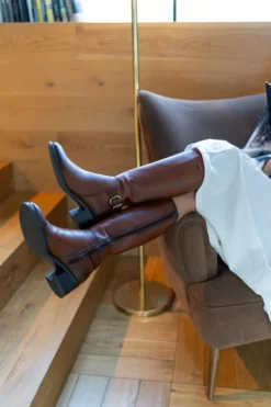 Botas Misha Hight CWT Castanho
